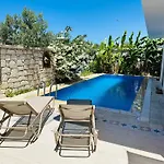 Evalacati - Villa Harnup- Tamamen Müstakil Villa Alaçatı